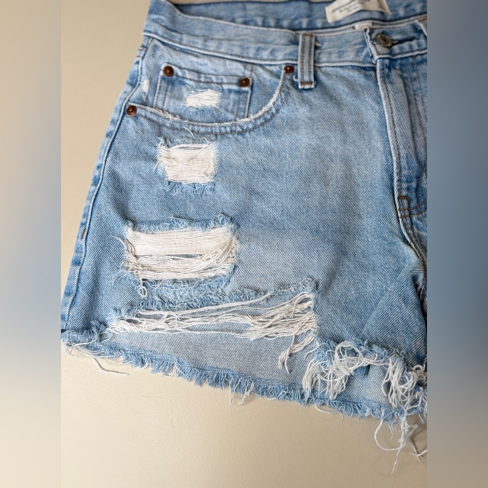 Abercrombie & Fitch Curve Love Boyfriend Shorts 27 Distressed Frayed Light Wash - Picture 3 of 5